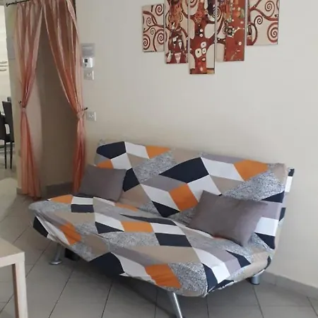 Iris, Turistico Apartmán