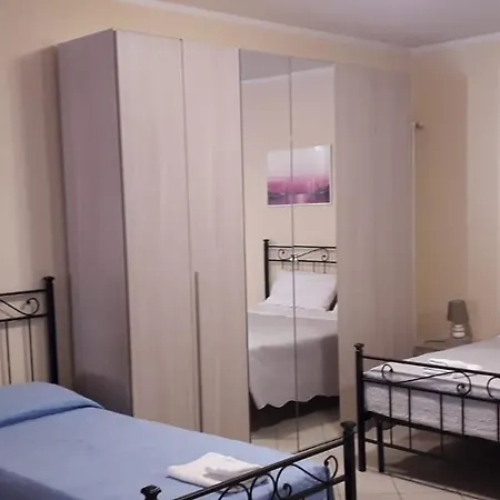 Iris, Turistico Apartment